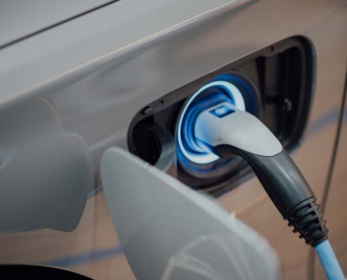 Gemeente biedt kabelgoot aan voor eigenaren elektrische auto's